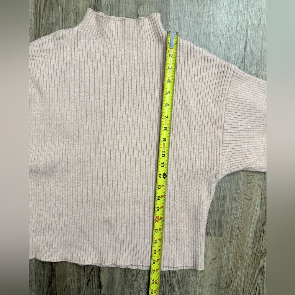 Line & Dot • Ribbed Alder Sweater - Picture 11 of 16